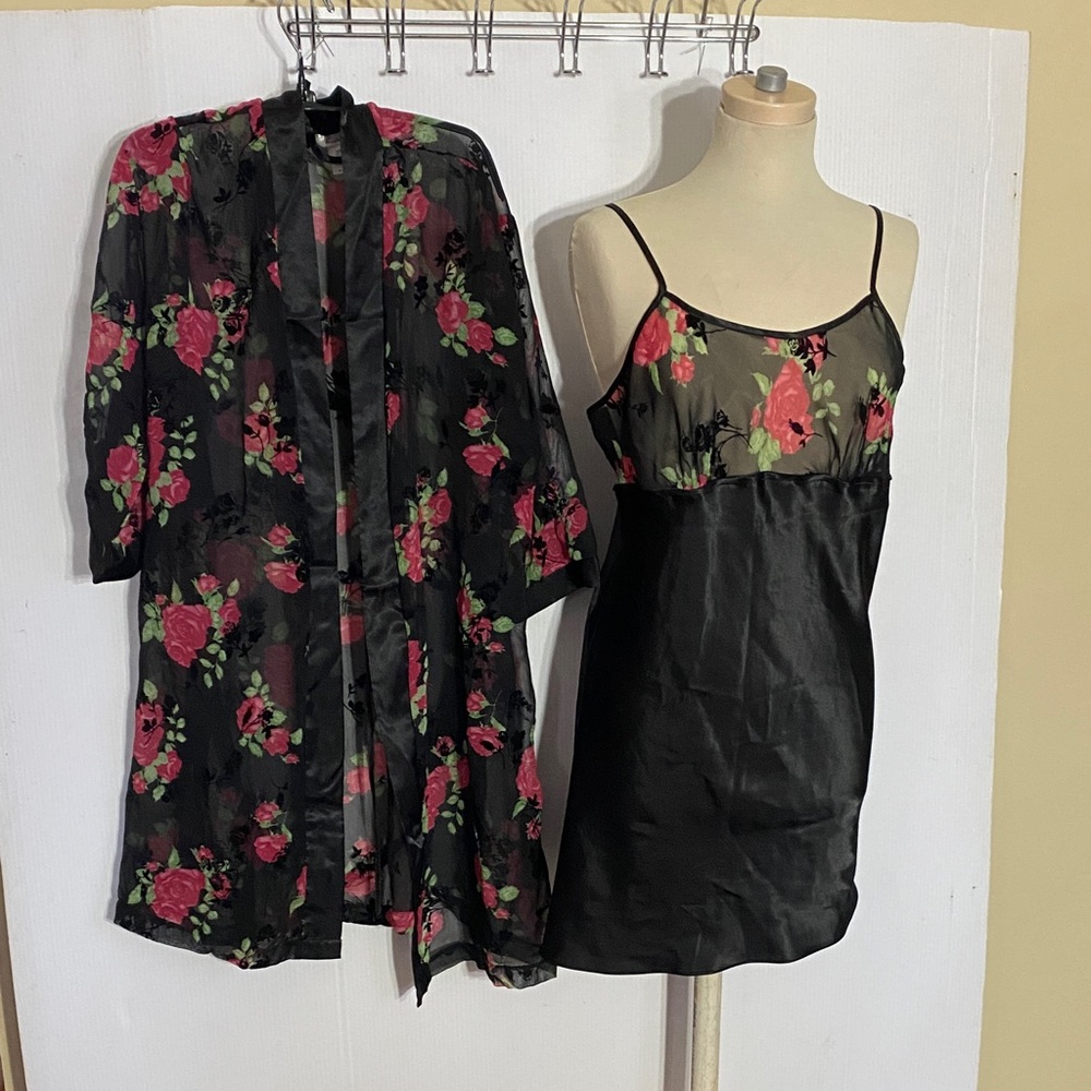 Secret Treasures Black and Pink Floral Robe Set